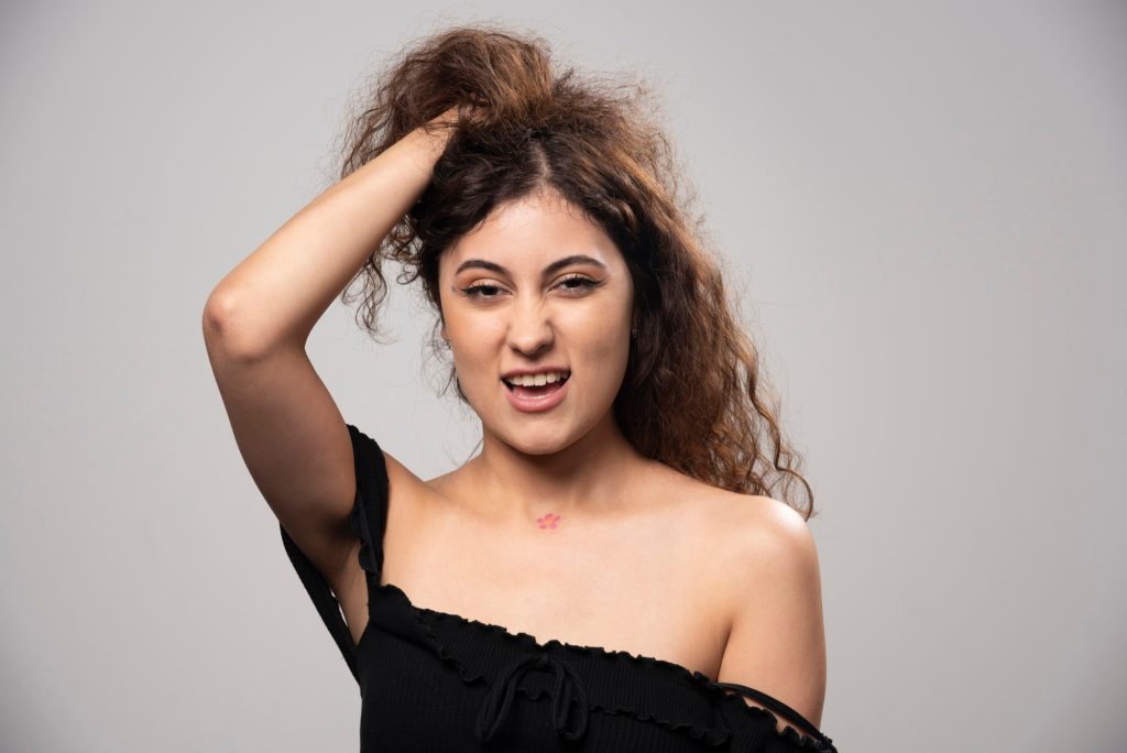 frizzy-hair-in-dubai